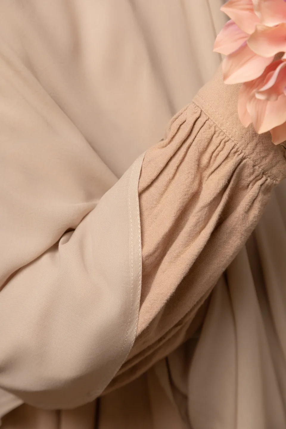 Detail Ramqaa Hijab Square, Beige, foto 2